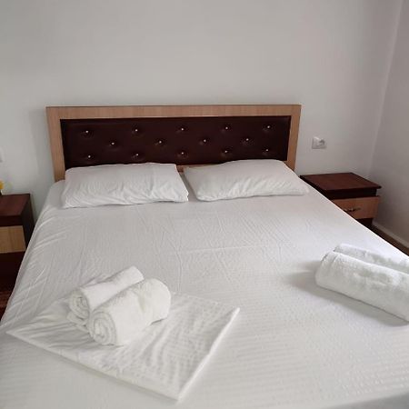 Guest House Eloid Berat Exterior foto