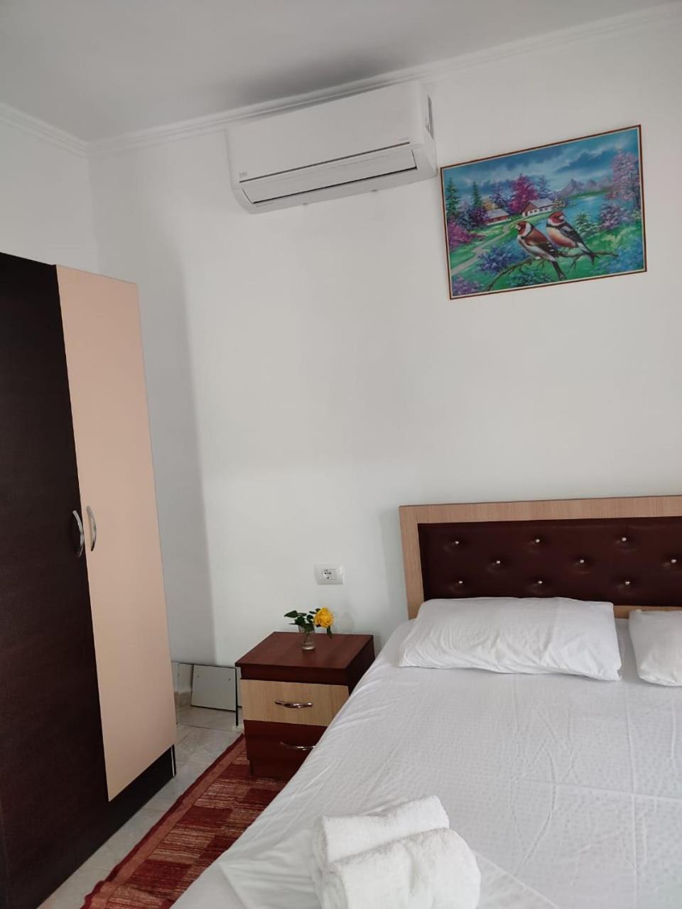 Guest House Eloid Berat Exterior foto