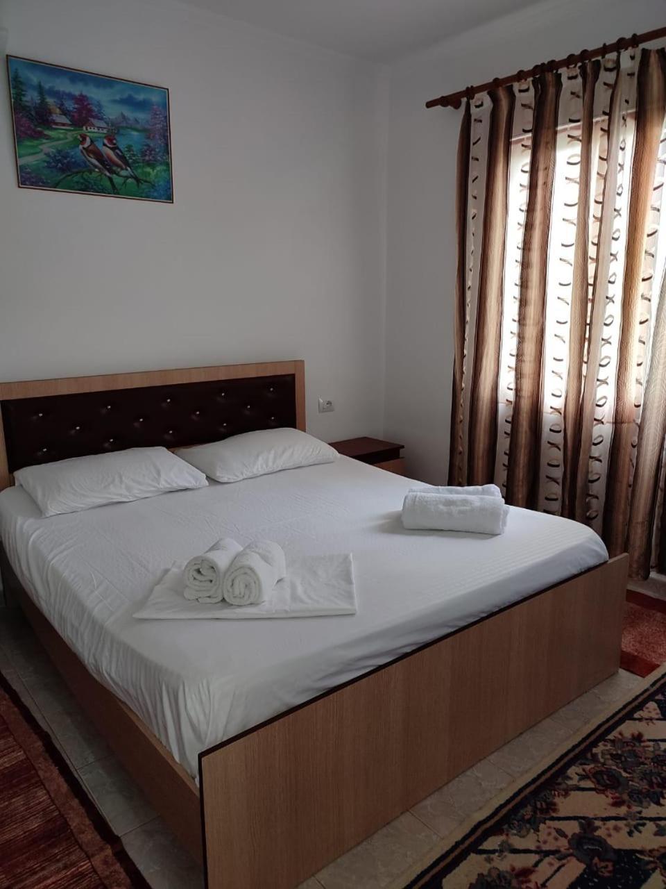 Guest House Eloid Berat Exterior foto