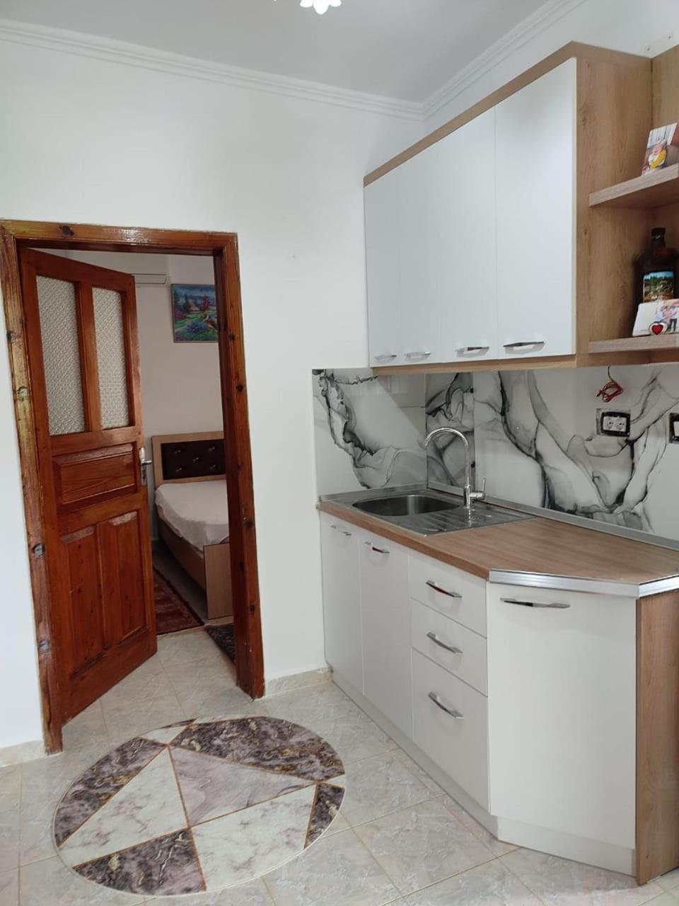 Guest House Eloid Berat Exterior foto