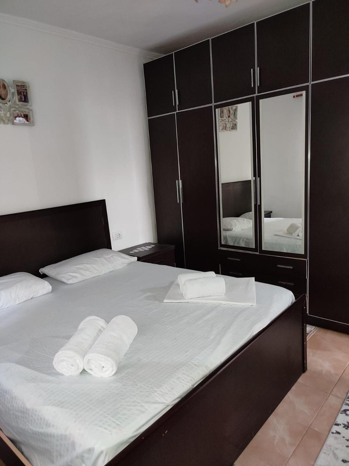 Guest House Eloid Berat Exterior foto