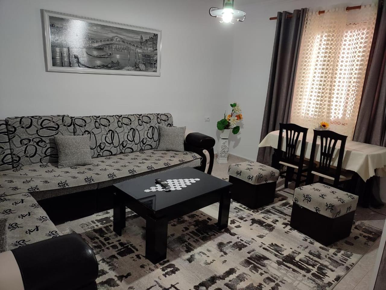 Guest House Eloid Berat Exterior foto