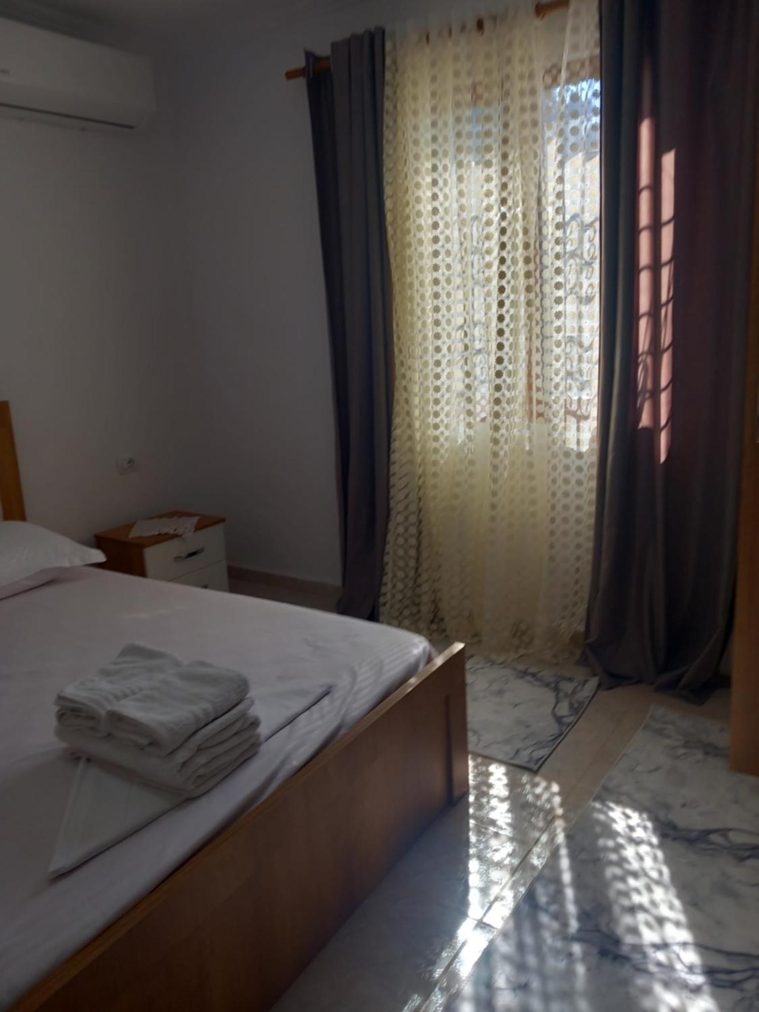 Guest House Eloid Berat Exterior foto