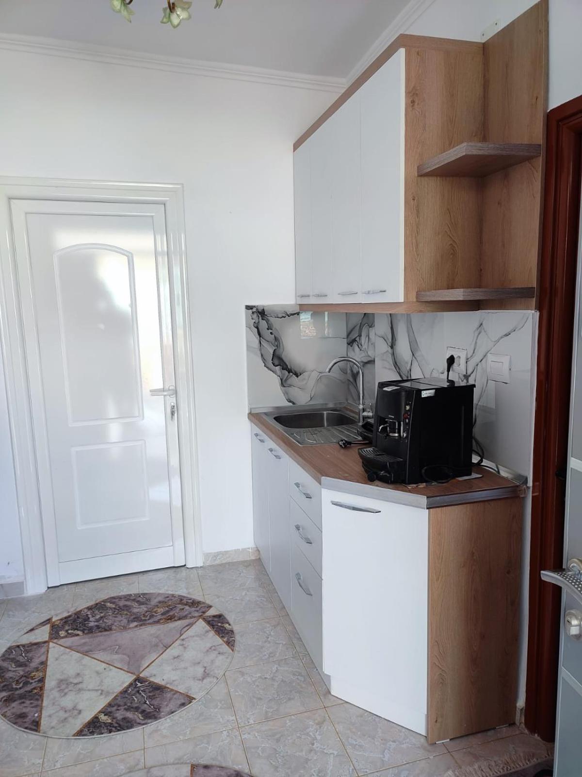 Guest House Eloid Berat Exterior foto