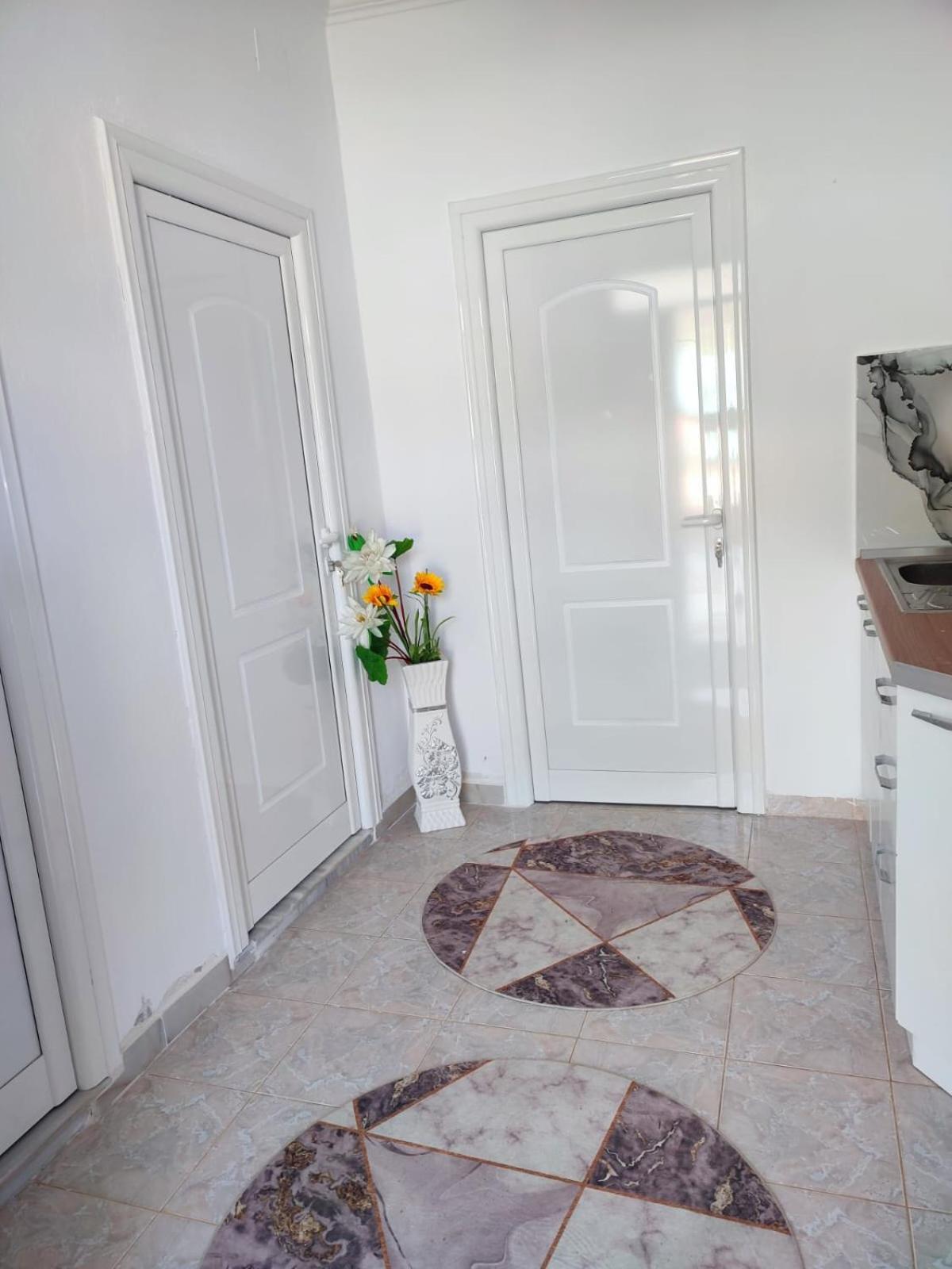 Guest House Eloid Berat Exterior foto