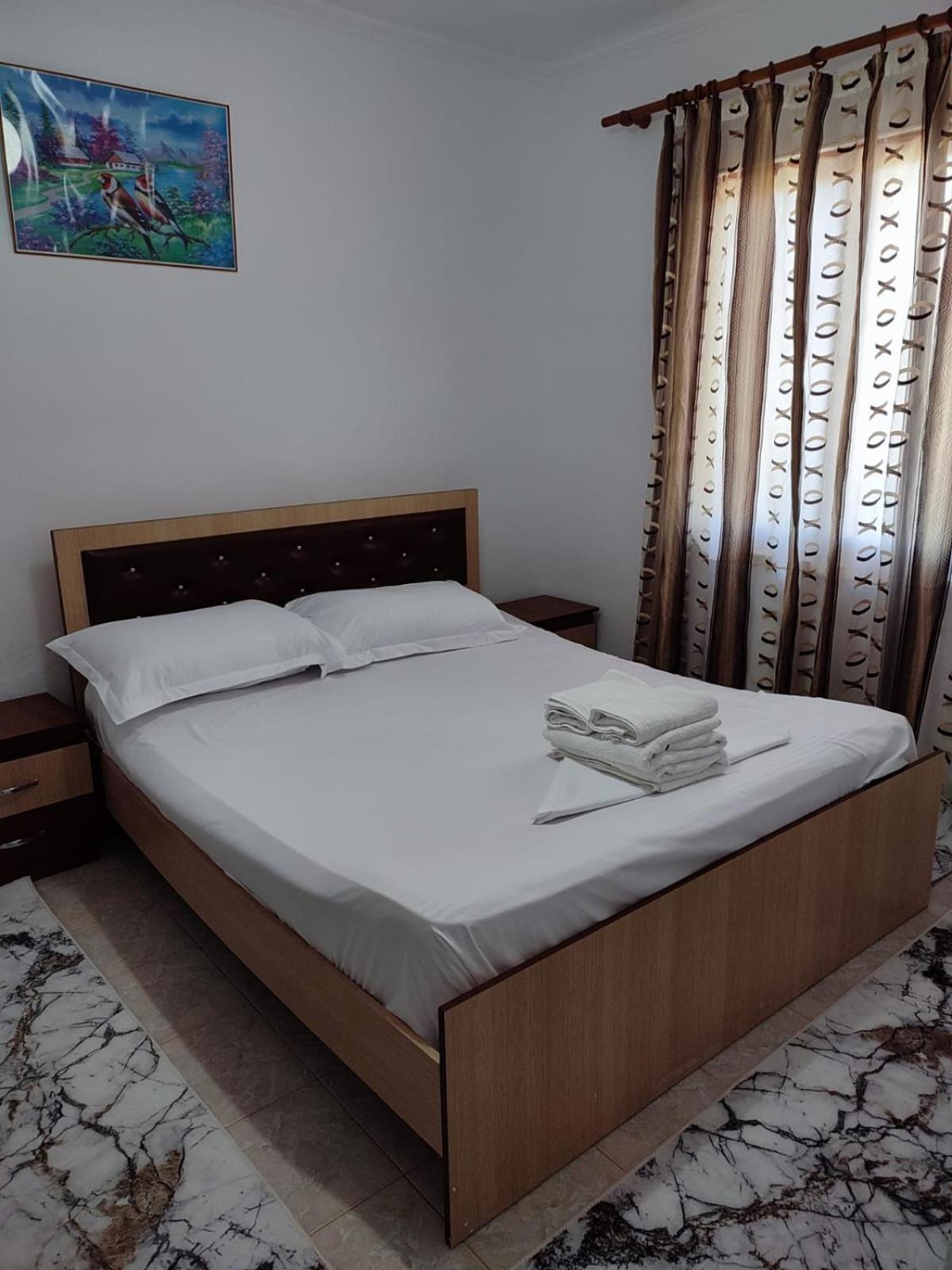 Guest House Eloid Berat Exterior foto