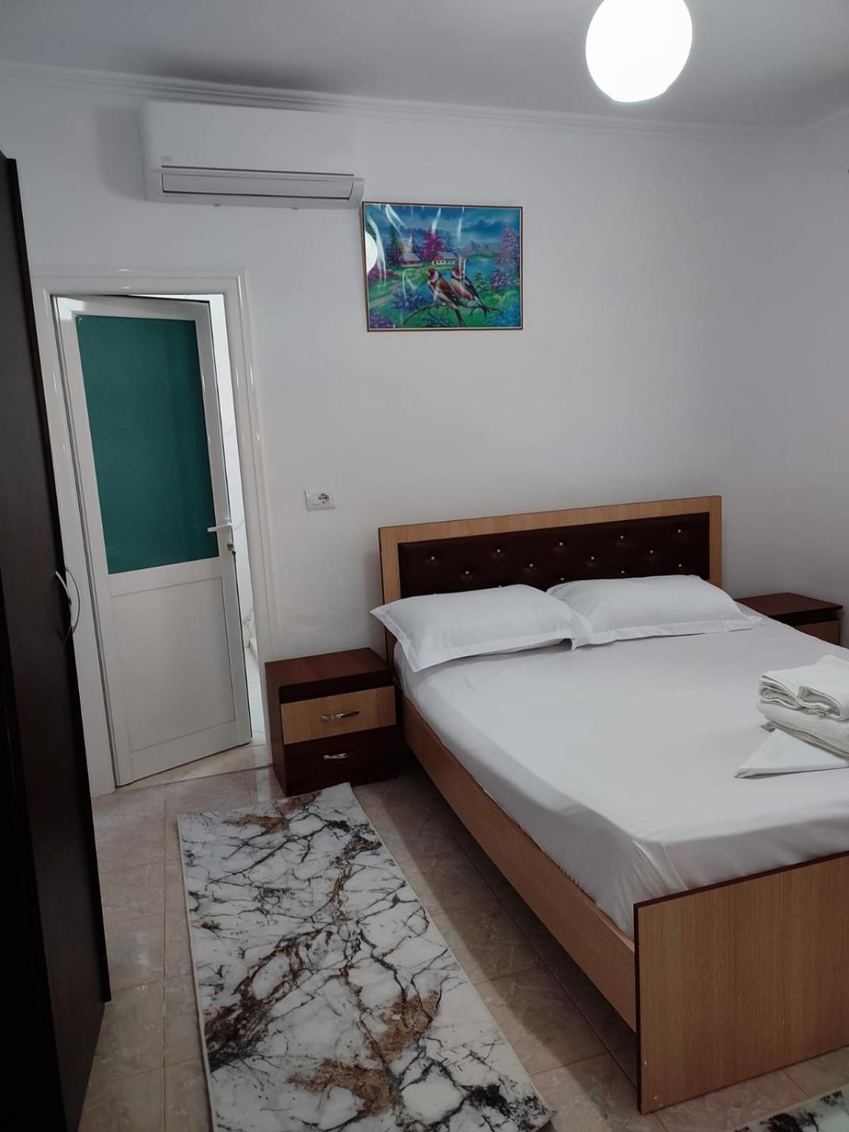 Guest House Eloid Berat Exterior foto