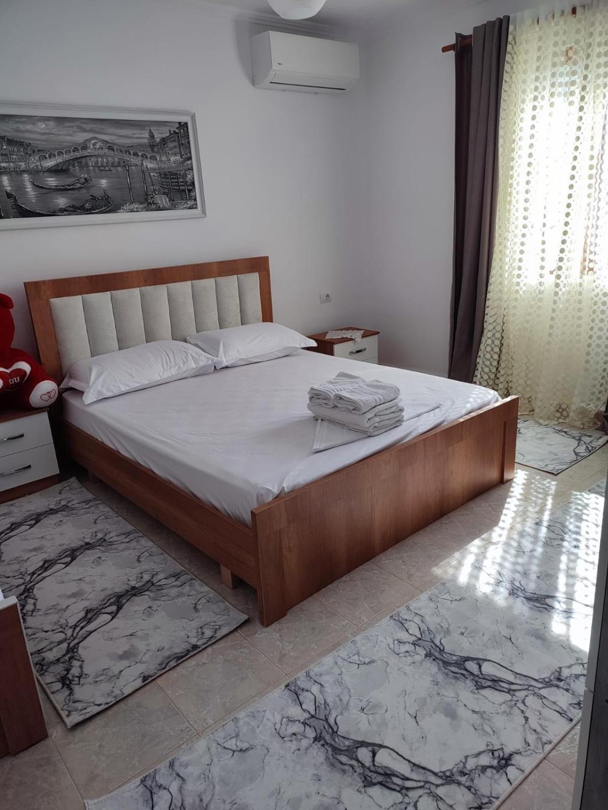 Guest House Eloid Berat Exterior foto