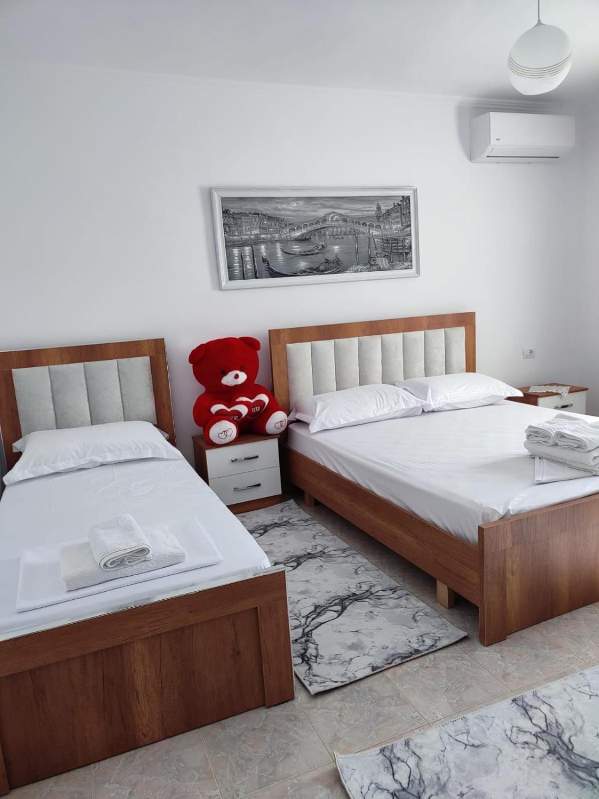 Guest House Eloid Berat Exterior foto