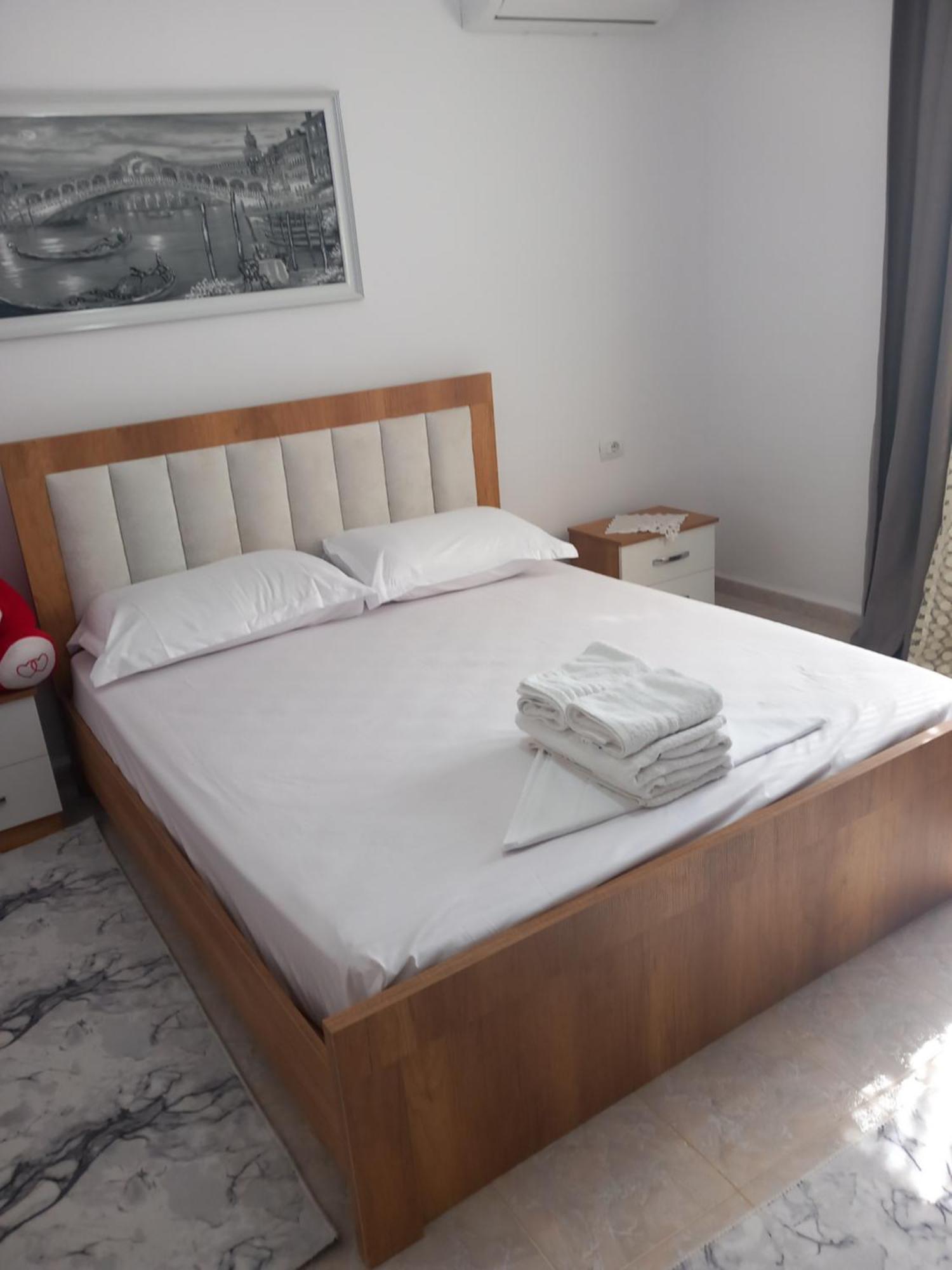 Guest House Eloid Berat Exterior foto